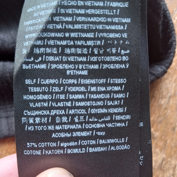 🍀GUESS Sexy Black High Neck Top!!! - Picture 4 of 7